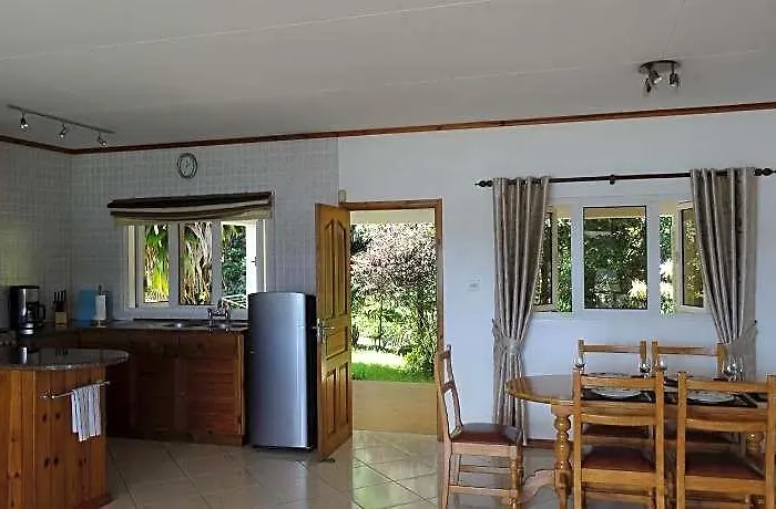 Hotel Sailfish Anse Boileau